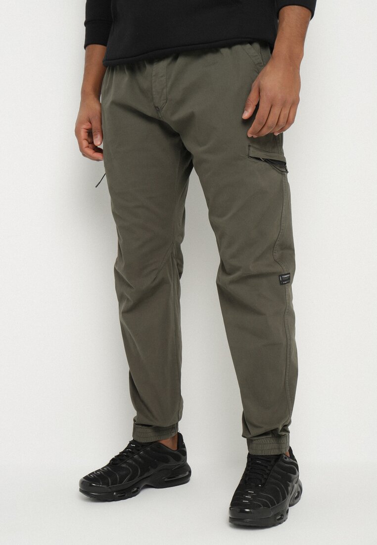 Pantaloni Verzi