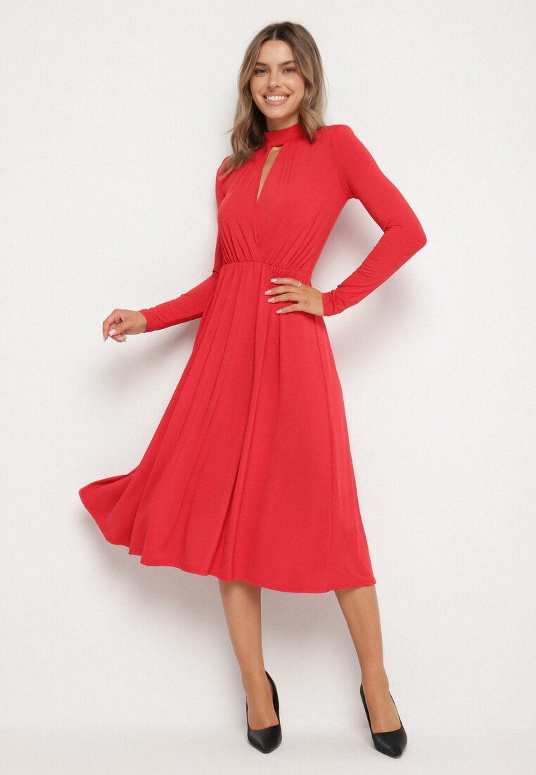 Rochie Cloche Roșie cu Decupaj Decorativ și Umeri Întăriți Rivfedi