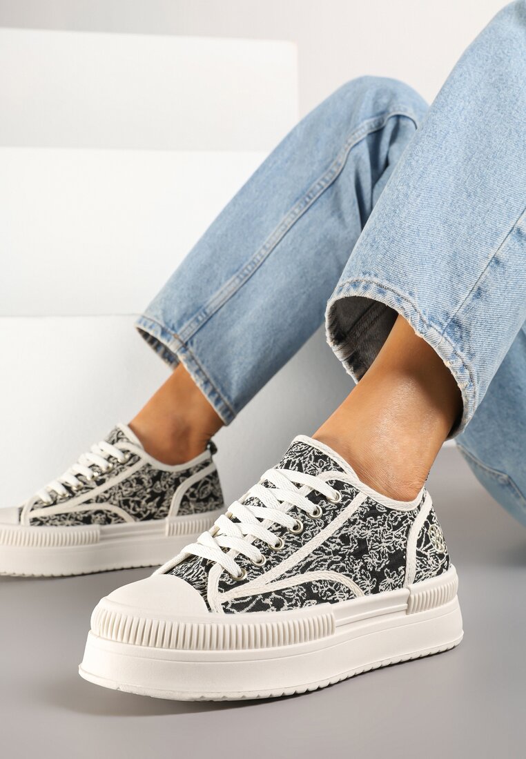 Teniși înalți Negri