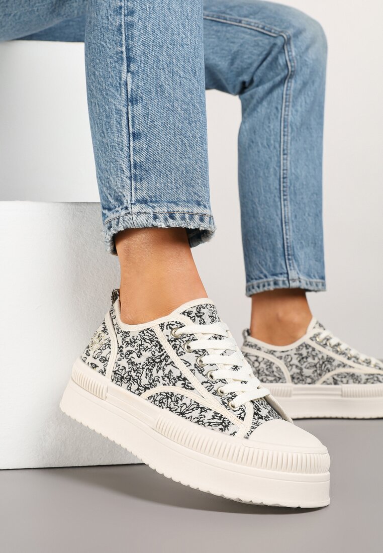 Teniși înalți Albi