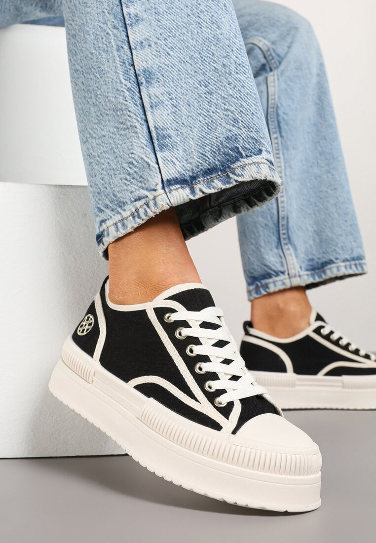 Teniși înalți Negri