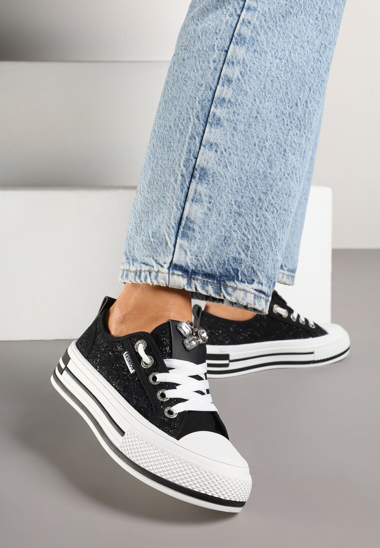 Teniși înalți Negri