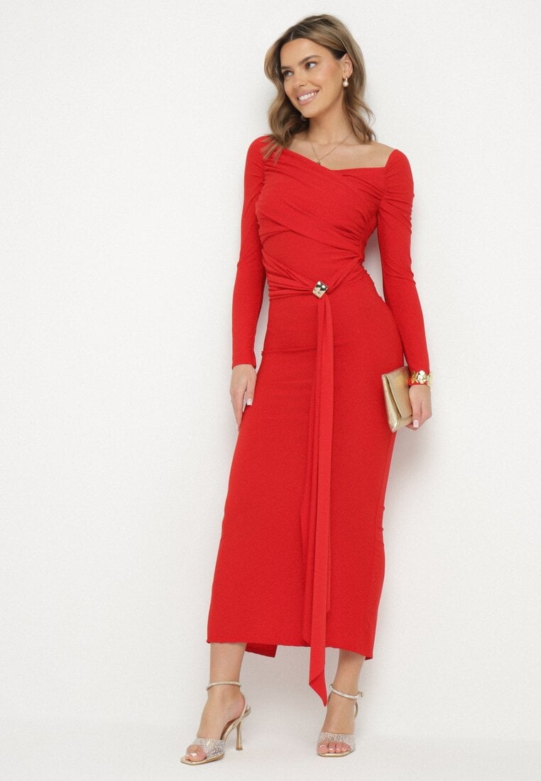 Rochie Roșie Mulată cu Drapaj Decorativ, Trenă și Despicătură Alutria