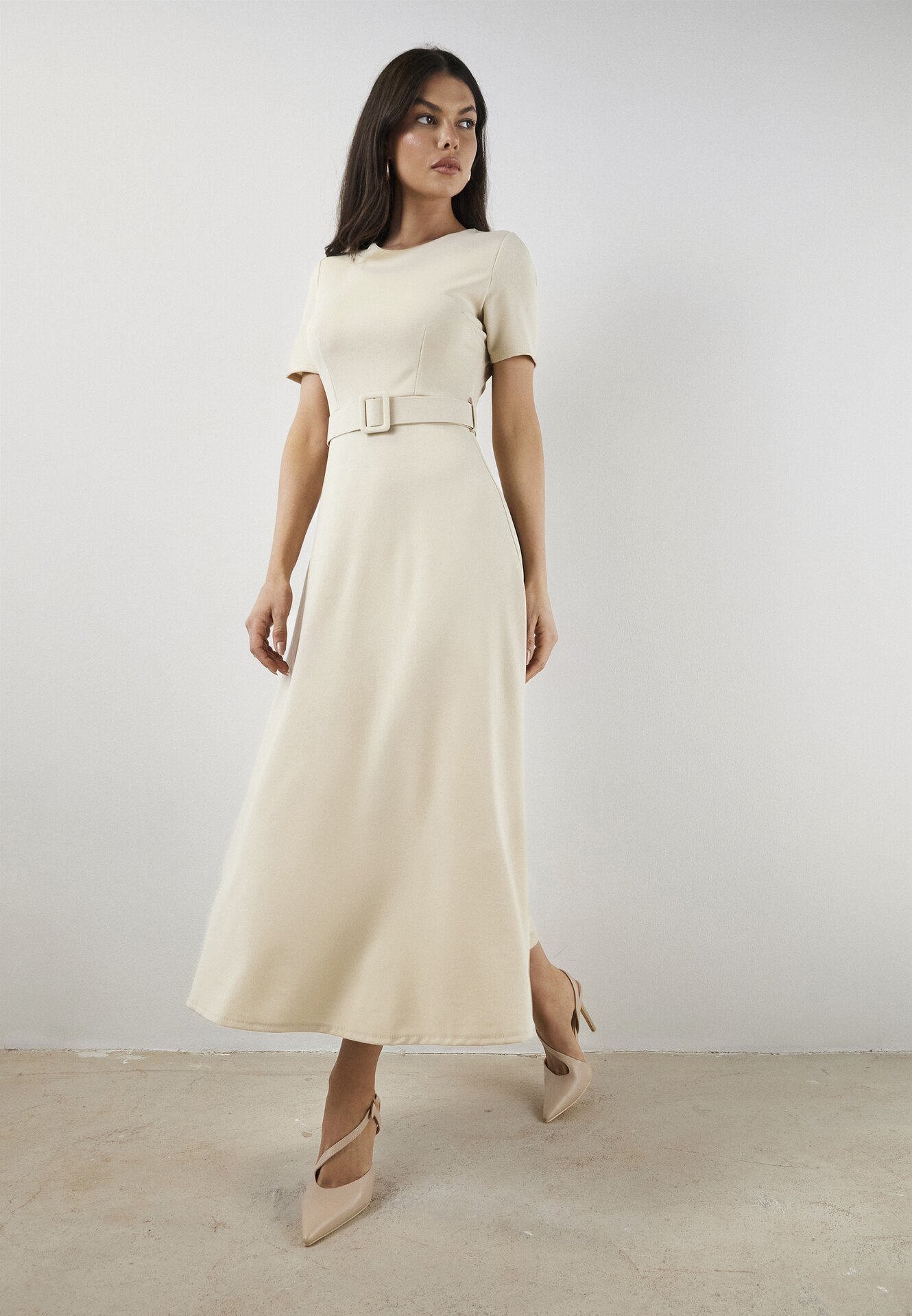 Rochie Bej Cloș Ornată Cu Curea Desianna