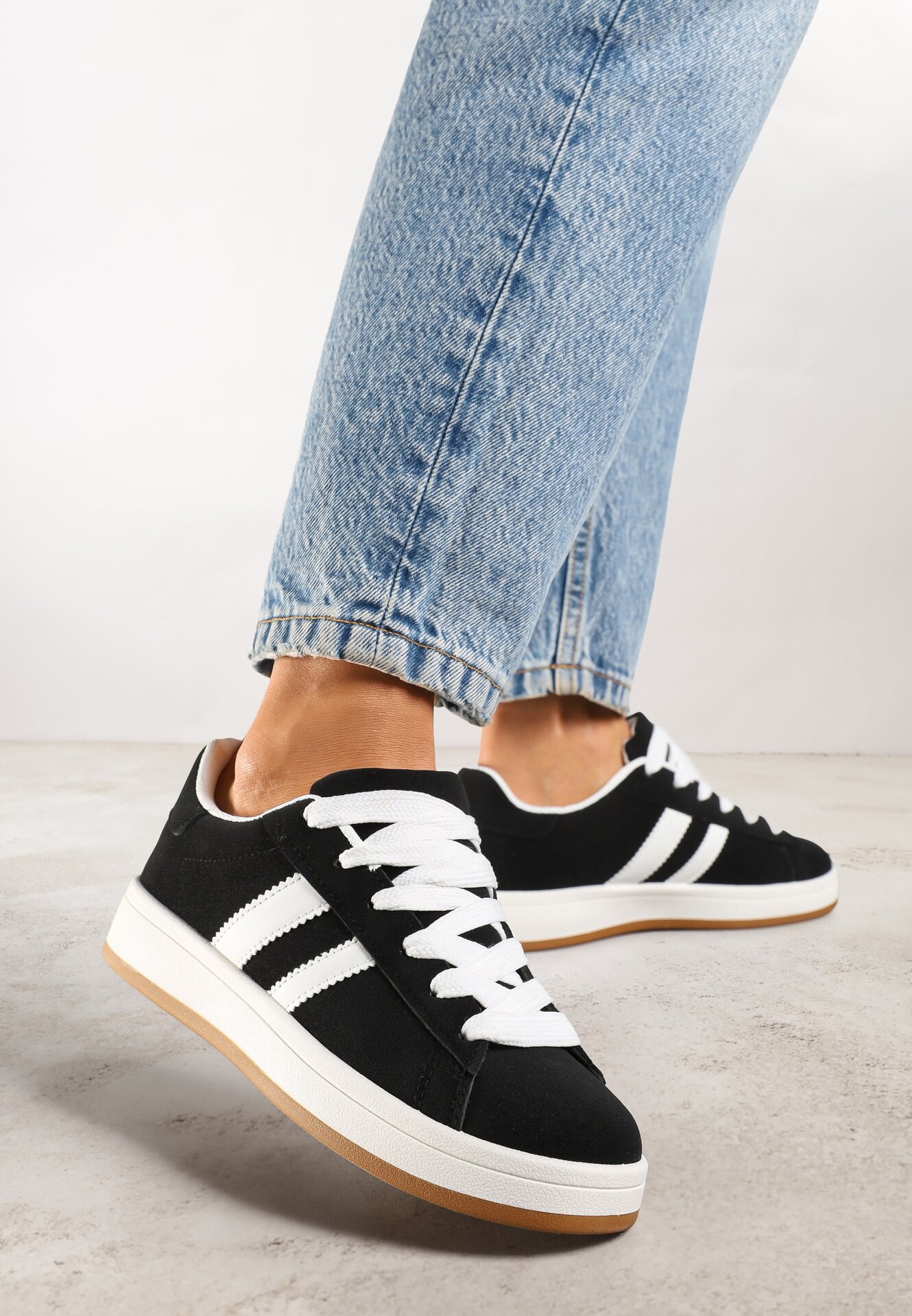 Adidași Negri cu Două Dungi Galtewi