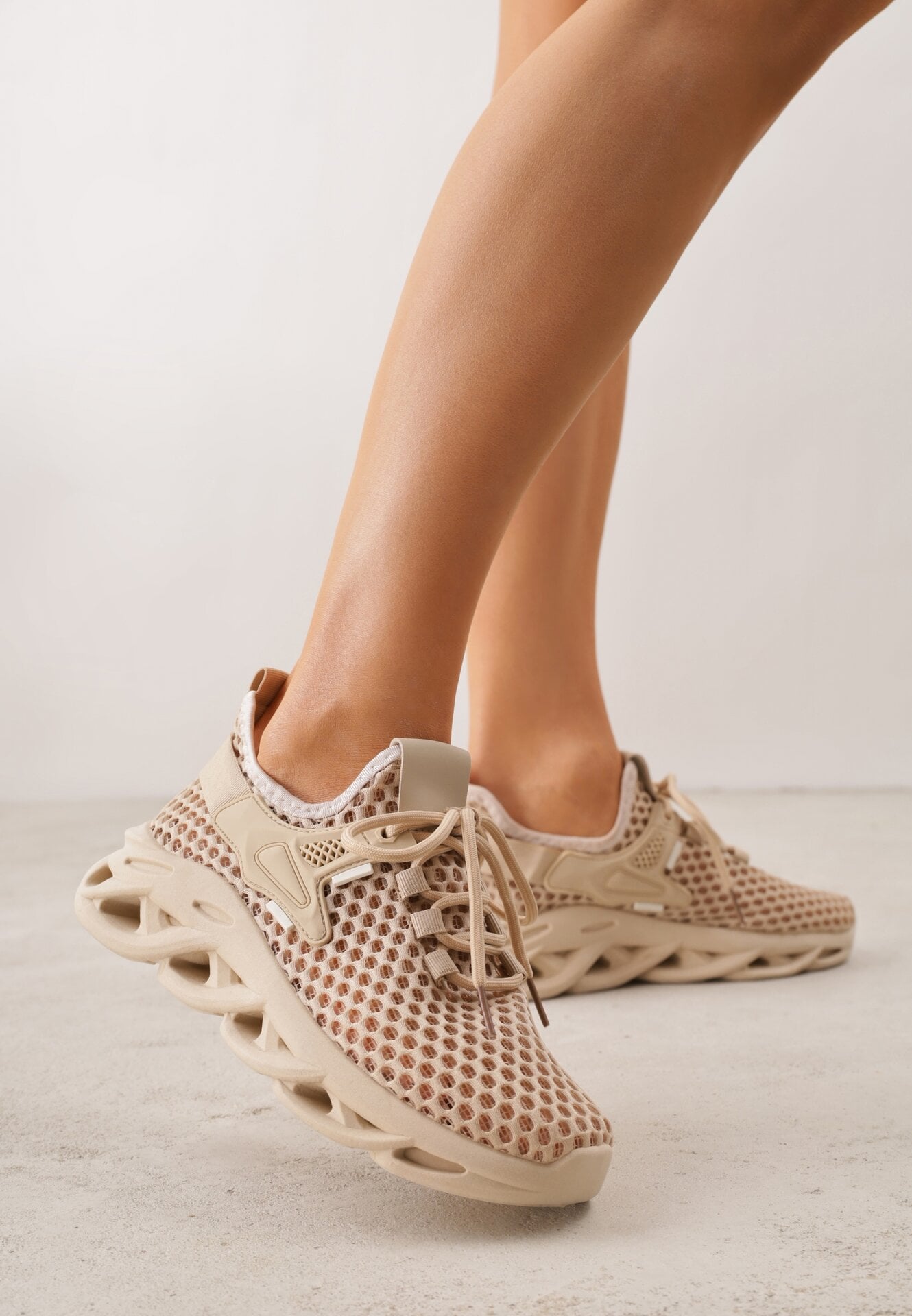 Pantofi sport Adidași Bej închis din plasă cu talpă groasă, în relief Telarienna