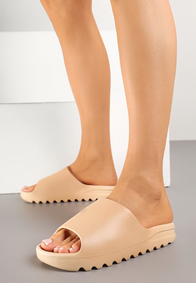 Papuci Bej în stil clasic Ellirene