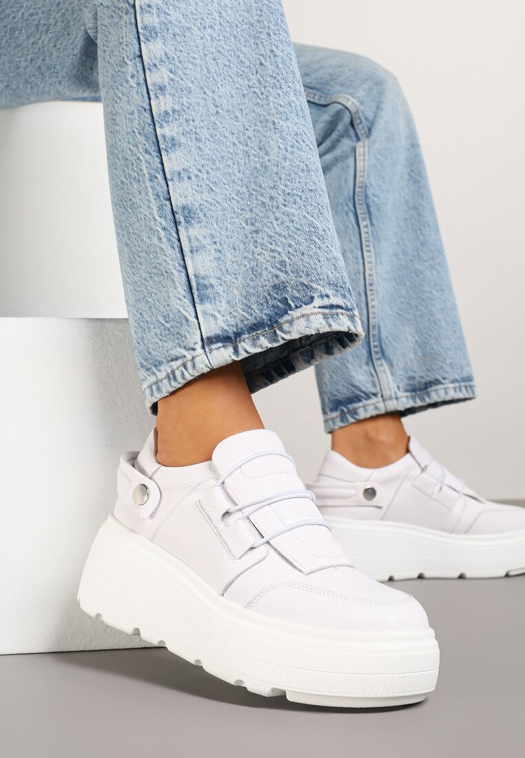 Adidași albi din piele cu talpă groasă, decorați cu o curea Reilana