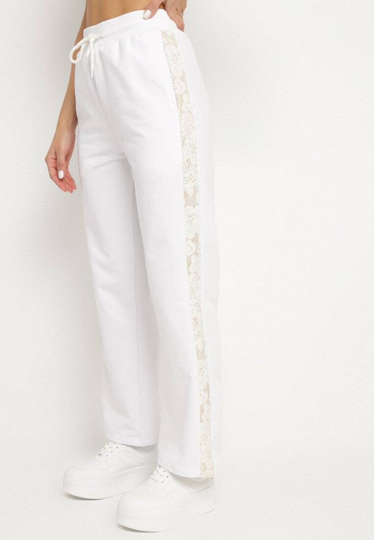 Pantaloni de trening Albi cu bumbac și talie înaltă, decorați cu dantelă Evarose