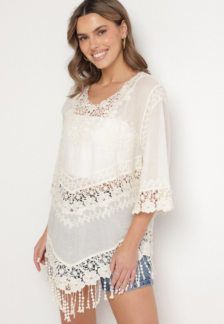 Bluză bej deschis din bumbac cu broderie, franjuri și dantelă Puella