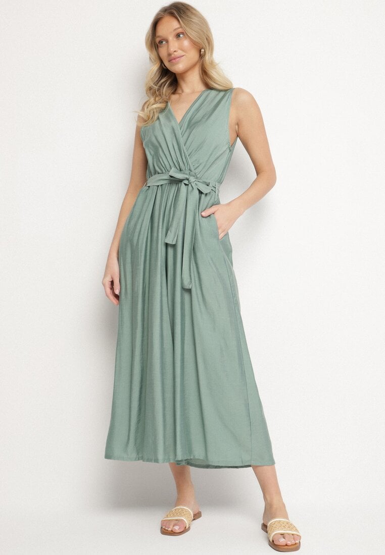 Salopetă Verde Cambrată cu Vâscoză și Curea Evithrae