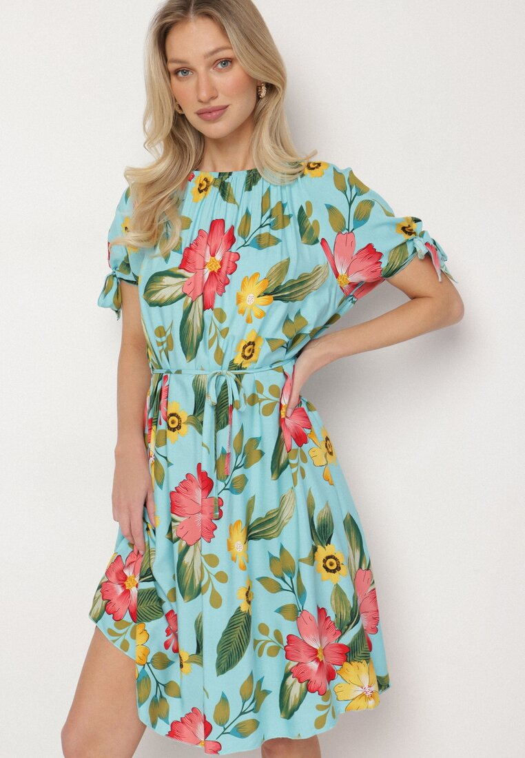 Rochie de bumbac albastru deschis cu imprimeu floral, cu șnur în talie și la mâneci Tosmira