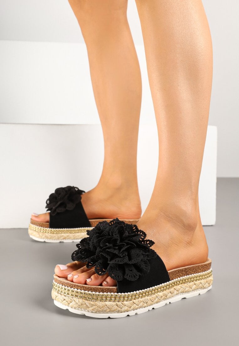 Papuci Negri cu Aplicație Ajurată Kinaselia