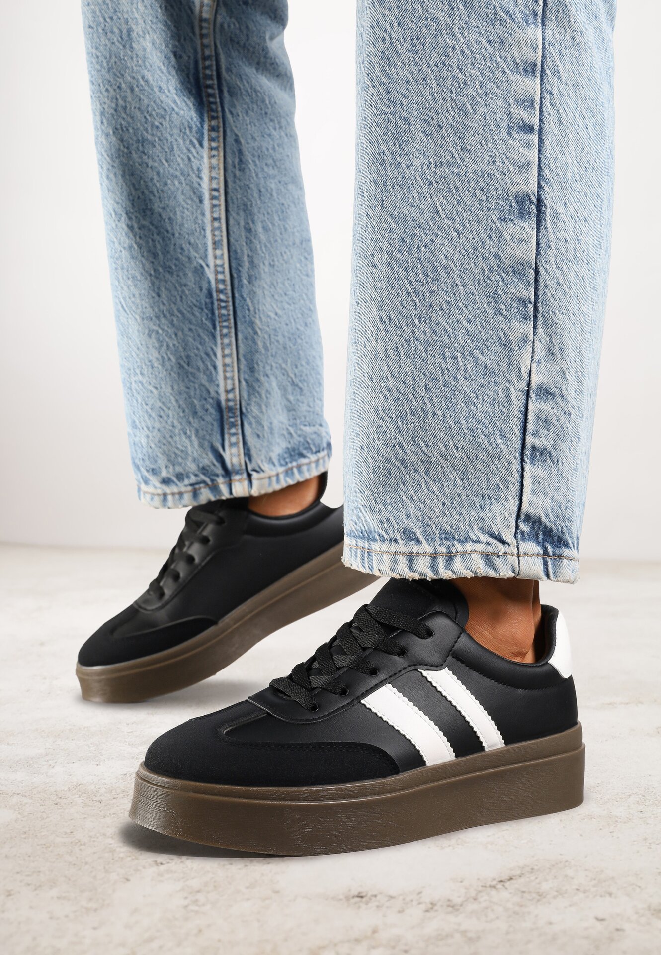 Adidași negri în stil tenis cu dungi Nilomira