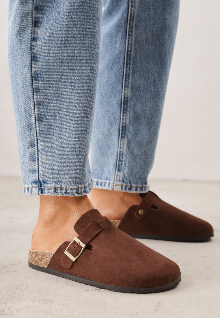 Papuci Saboți Maro din Imitație de Velur cu Cataramă Akliner