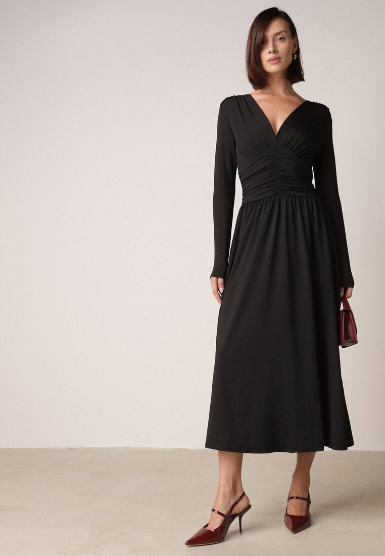 Rochie neagră încrețită cambrată din viscoză cu decolteu în V și mânecă lungă Emirie