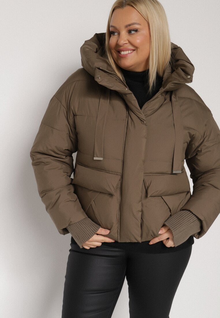 Jachetă Scurtă Matlasată Maro cu Glugă Nedetașabilă și Benzi Decorative Mevannia