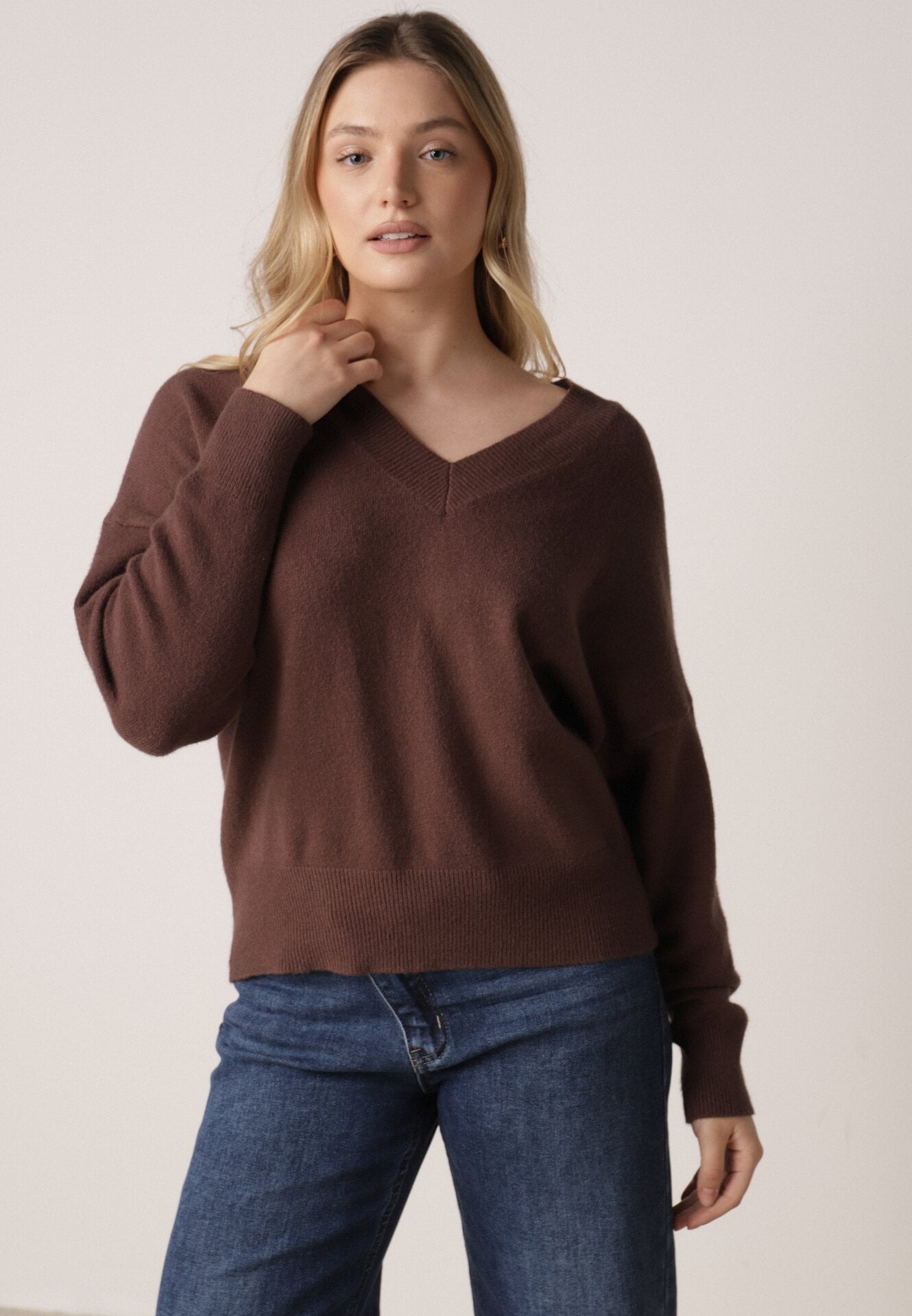 Pulover Maro cu decolteu în V cu amestec de cașmir Mariara