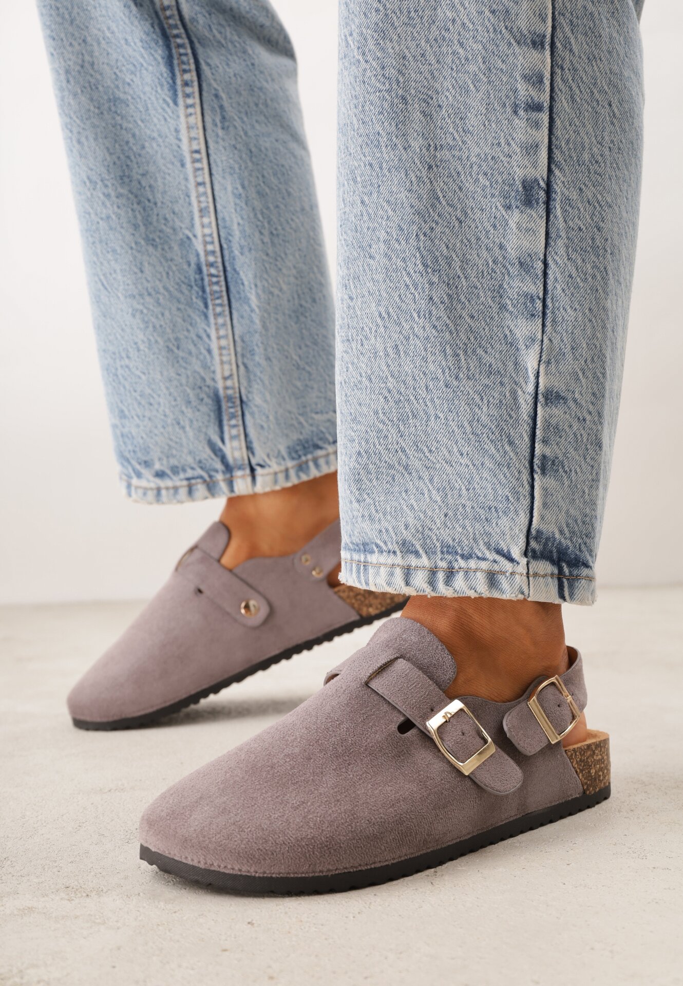 Sandale Gri tip saboți decorate cu catarame Qyrraya