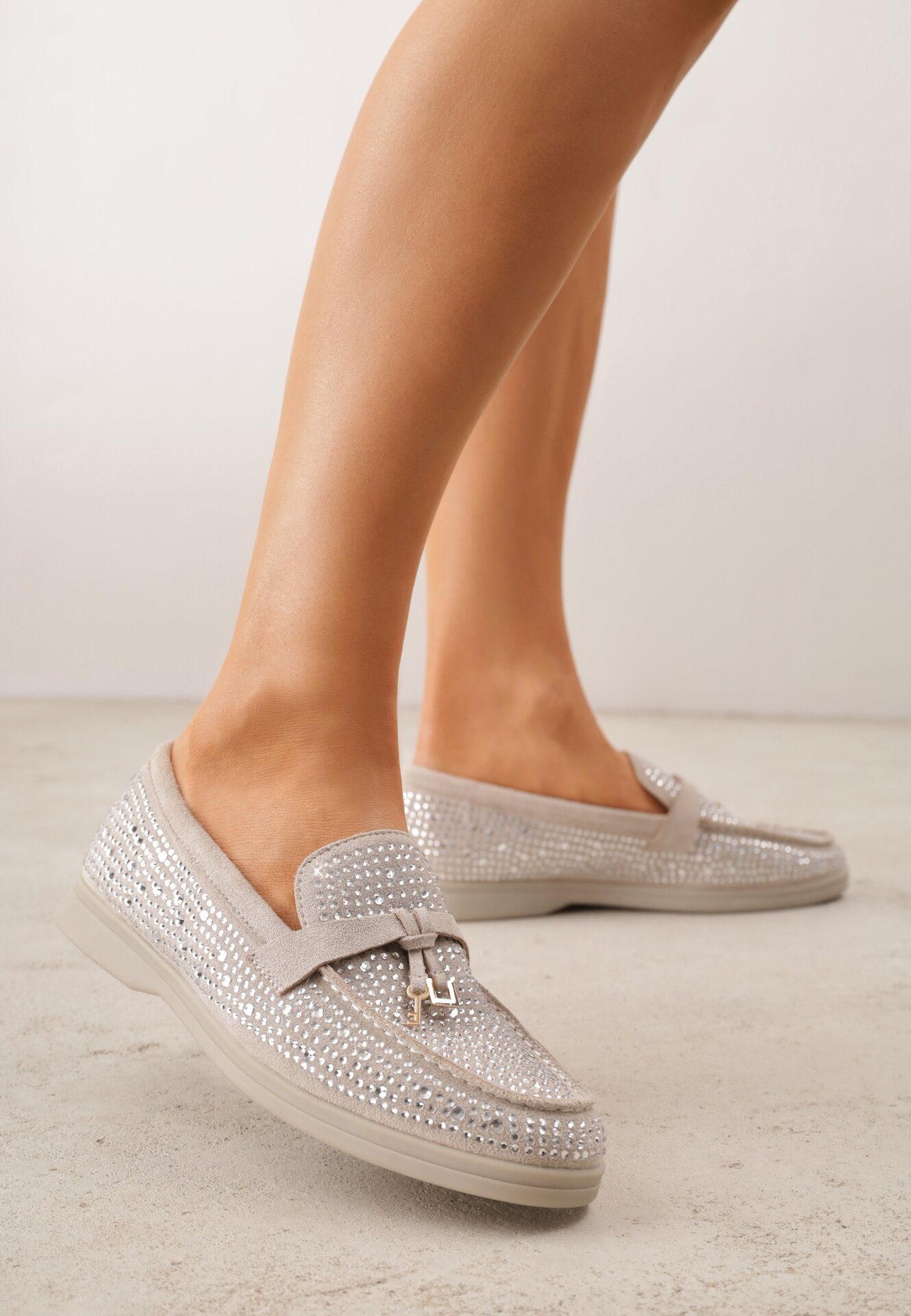 Mocasini Gri Decorați cu Zirconii și Aplicații Isirsyss