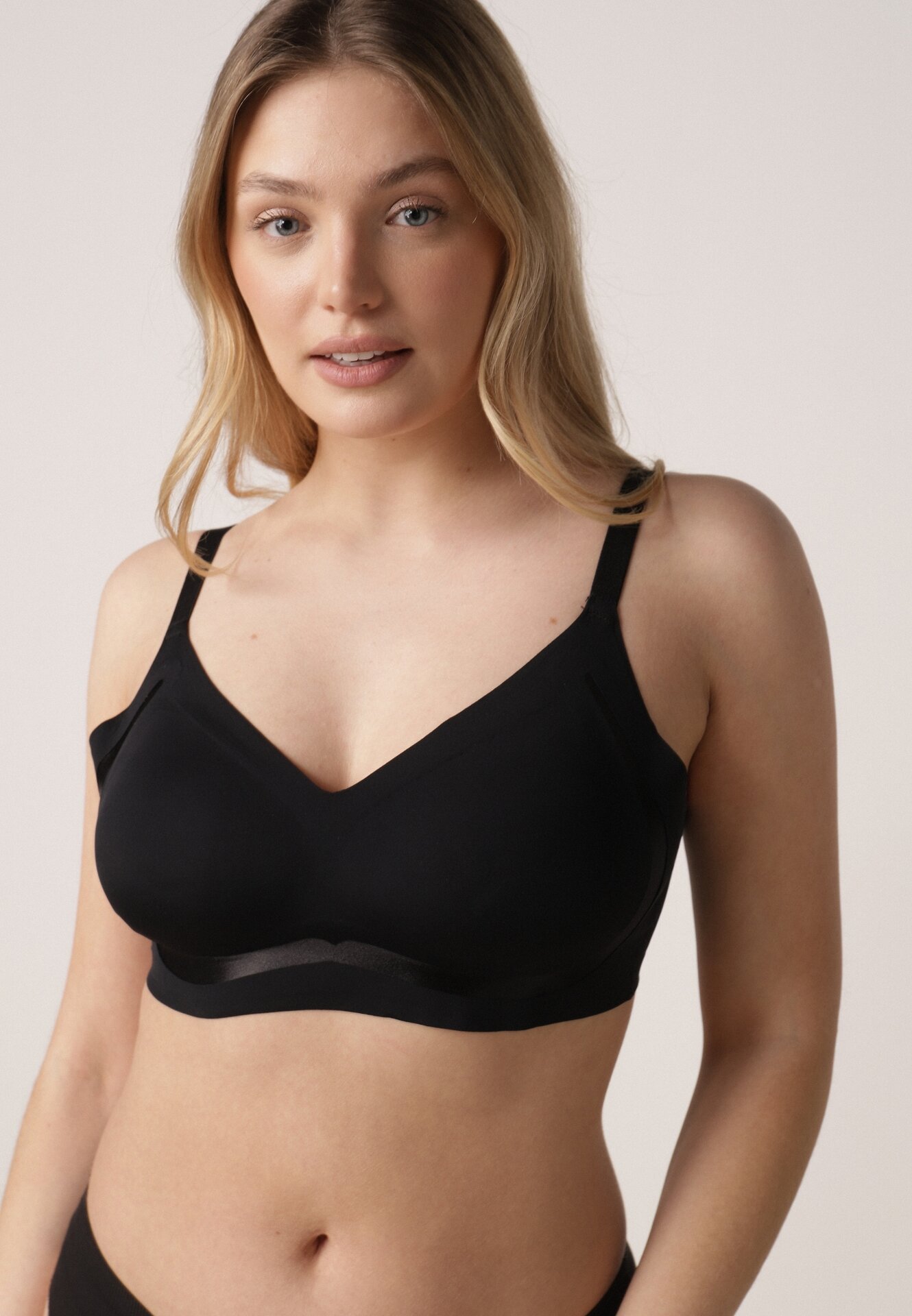 Sutien Negru cu Cupe întărite și Inserție transparentă Zeriga