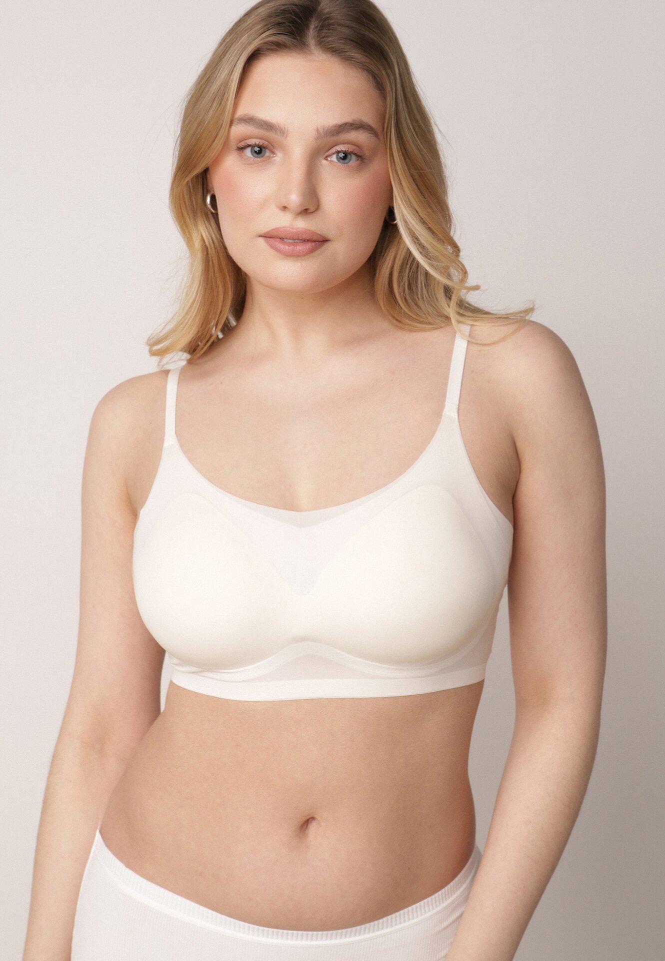 Sutien bej deschis fără cusături fără armătură cu cupe buretate Leavessa