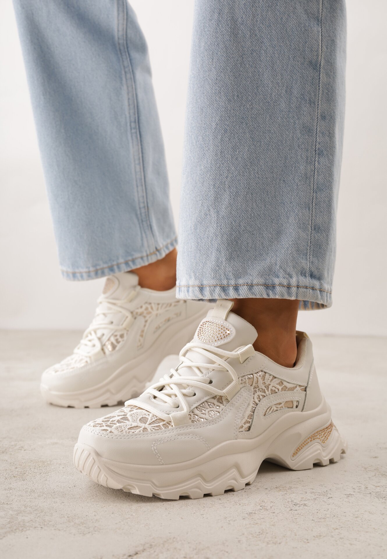 Sneakers Bej cu talpă groasă cu inserții din dantelă și zirconii Sephialle