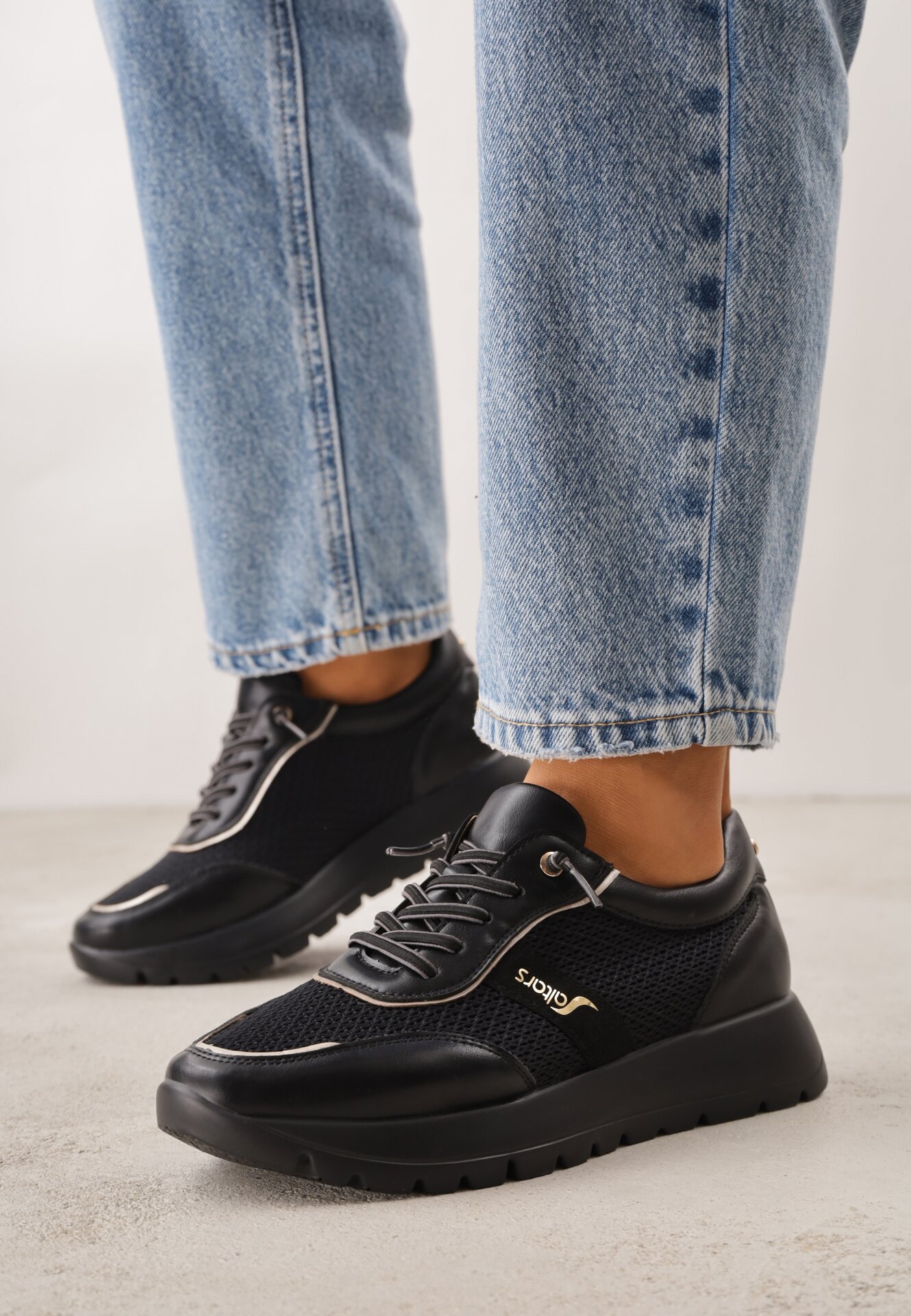 Adidași Negre cu Talpă Groasă cu Branț din Piele și cu Inscripția Airarge