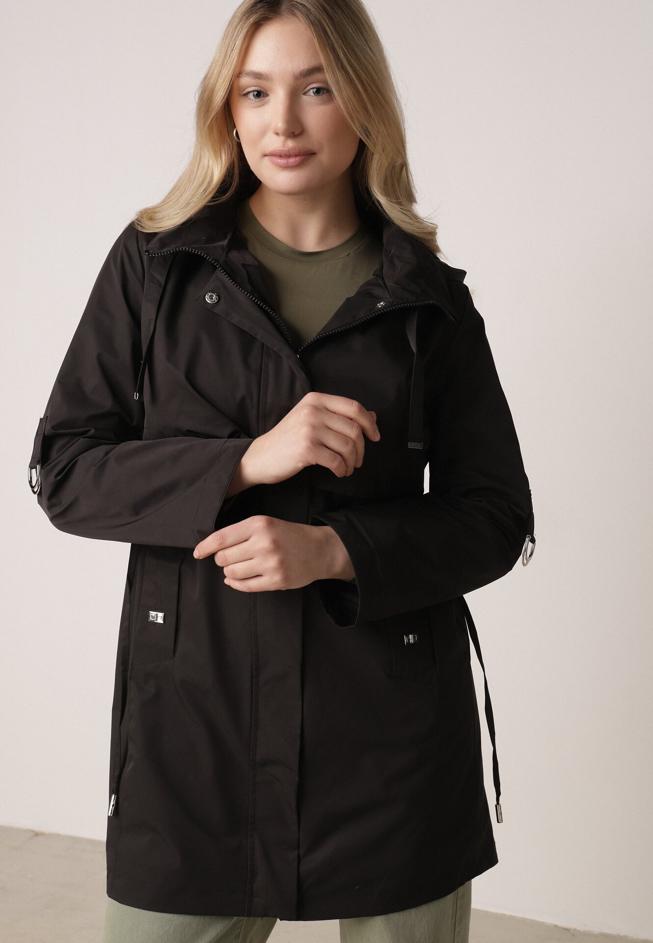 Geacă Neagră în Stil Parka cu Glugă Detașabilă și Șnururi Enang