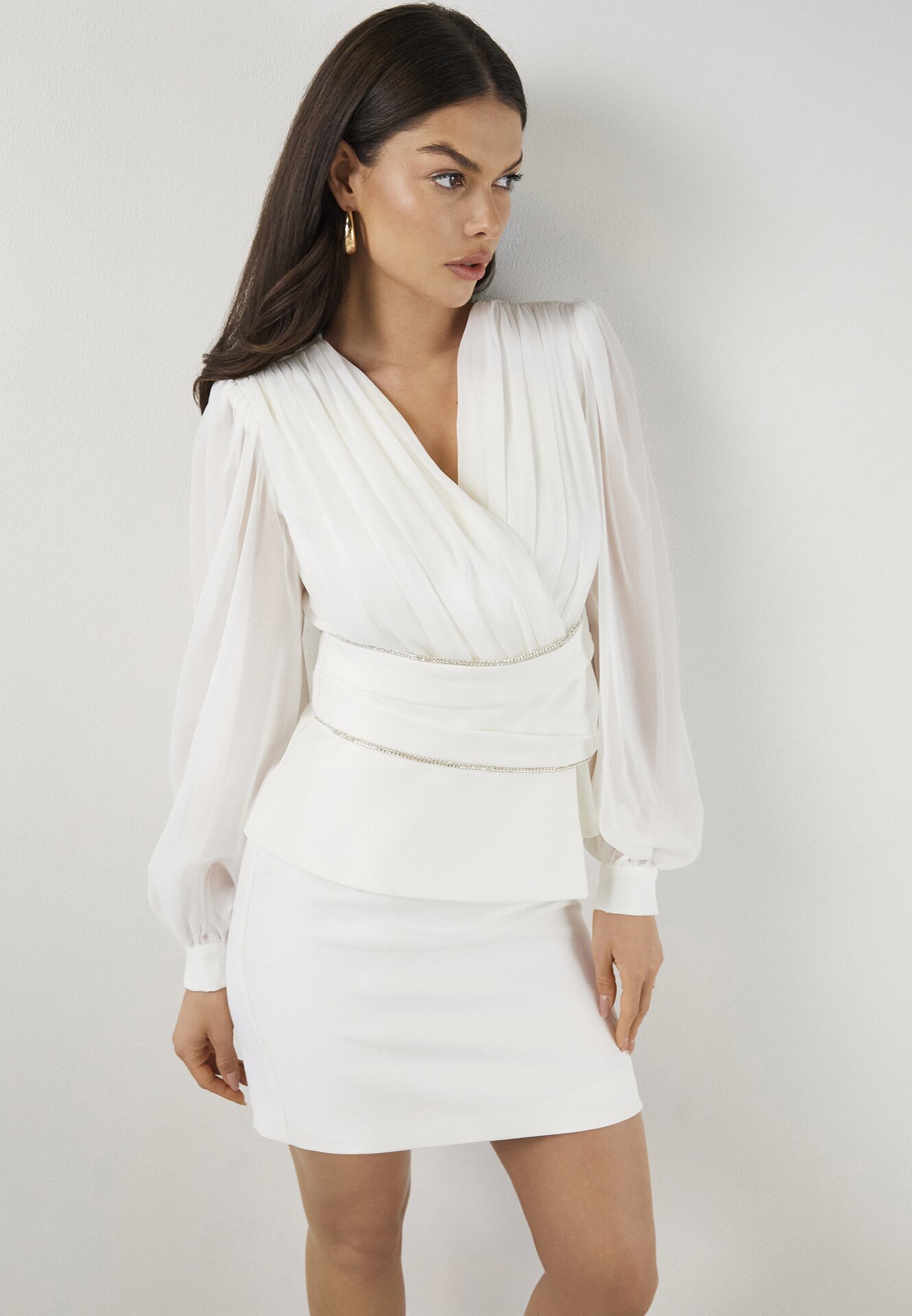 Bluză Albă Petrecută VICES cu Decolteu în V Mâneci Bufante și Umeri Accentuați Tine