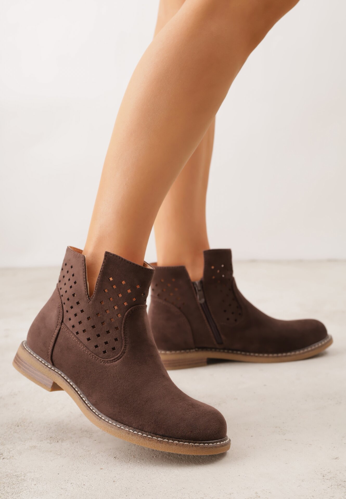 Botine Chelsea Maro Plati cu Model Perforat cu Brant din Piele Terisina