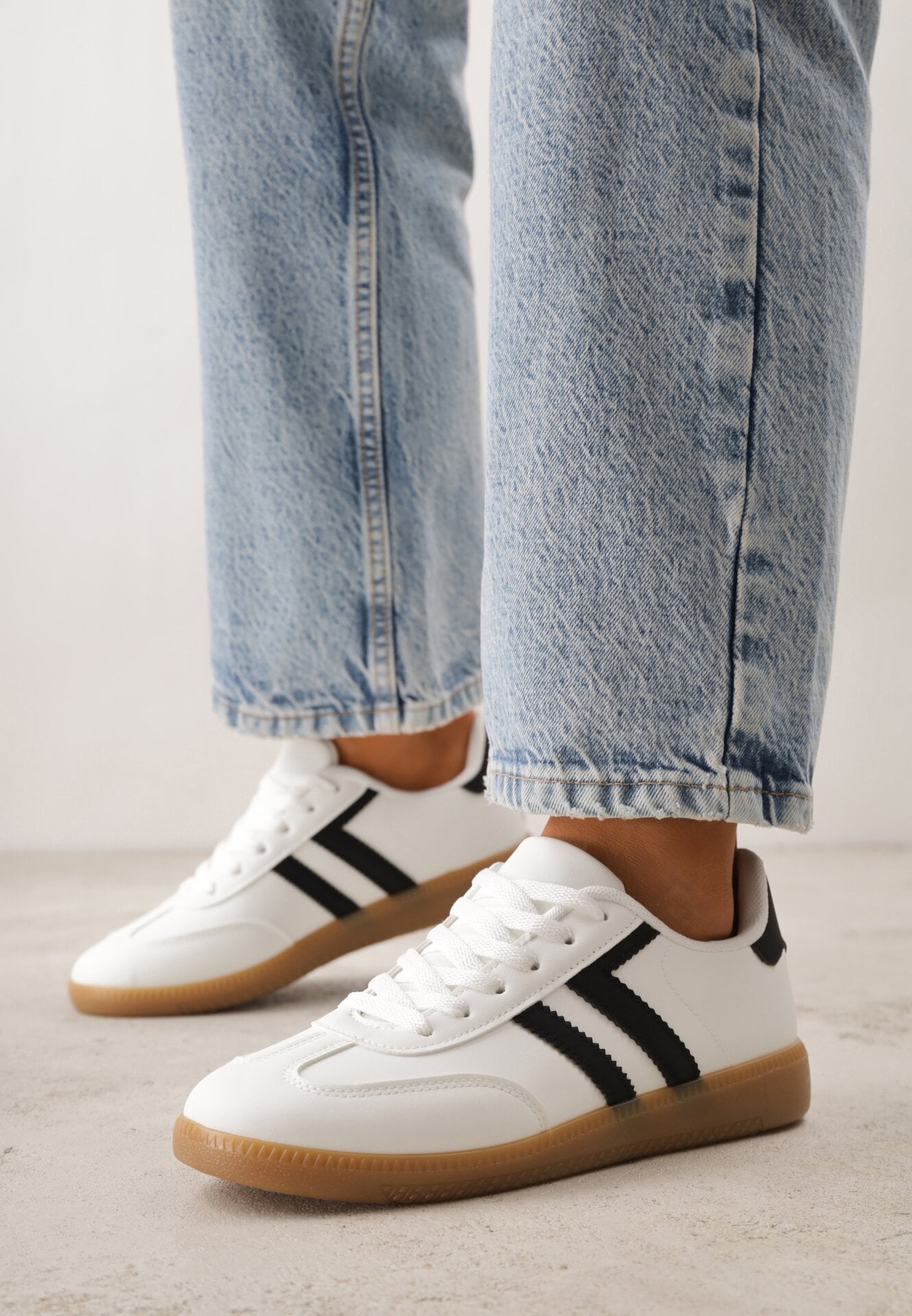 Sneakers Albi în stilul tenișilor iconici Genenor