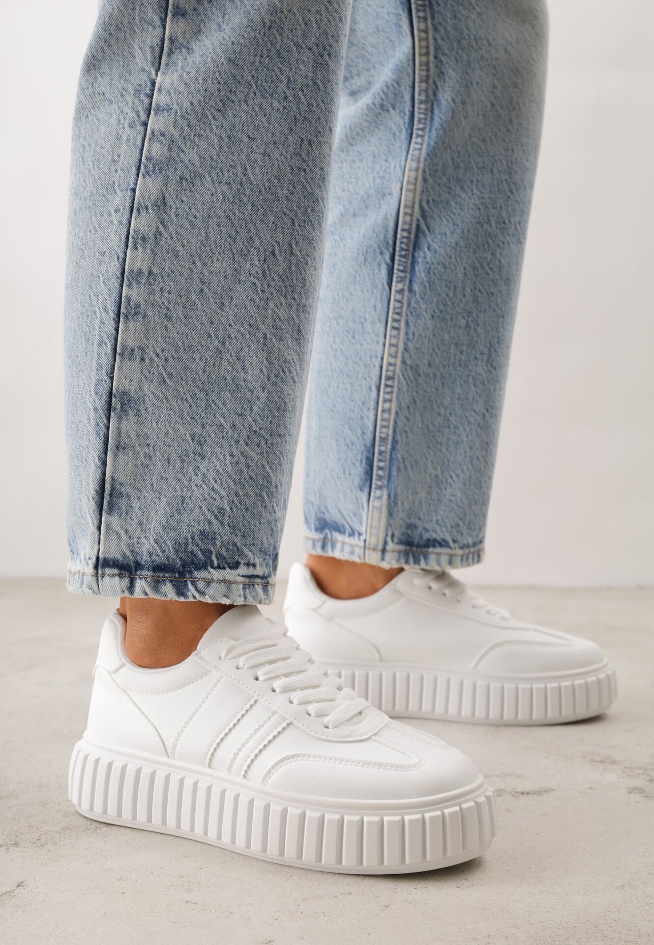 Sneakers Albi pe Talpă Groasă cu Relief și Benzi Decorative Ralis