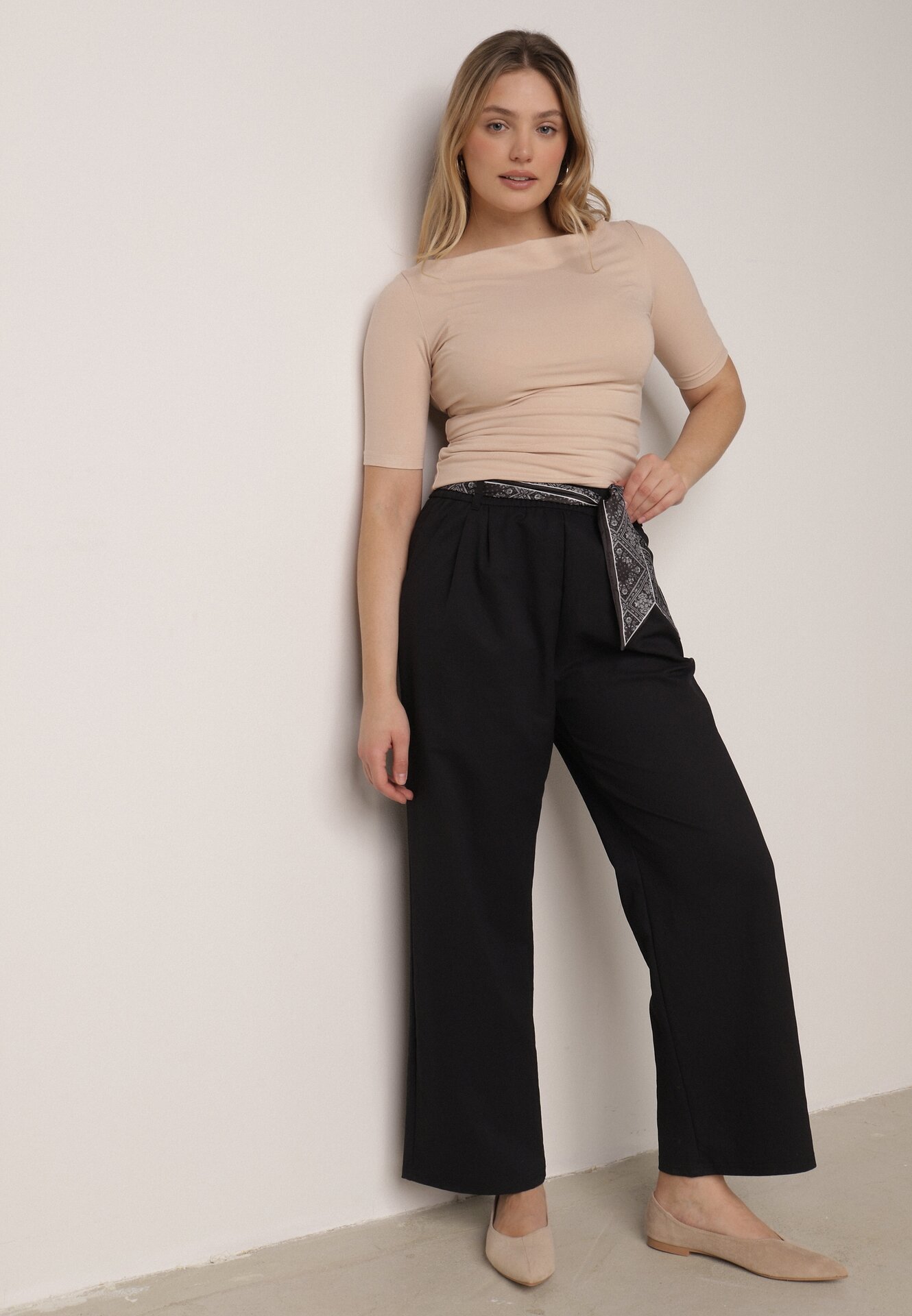 Pantaloni eleganți albaștri din bumbac și viscoză cu o curea-eșarfă din material Vetina