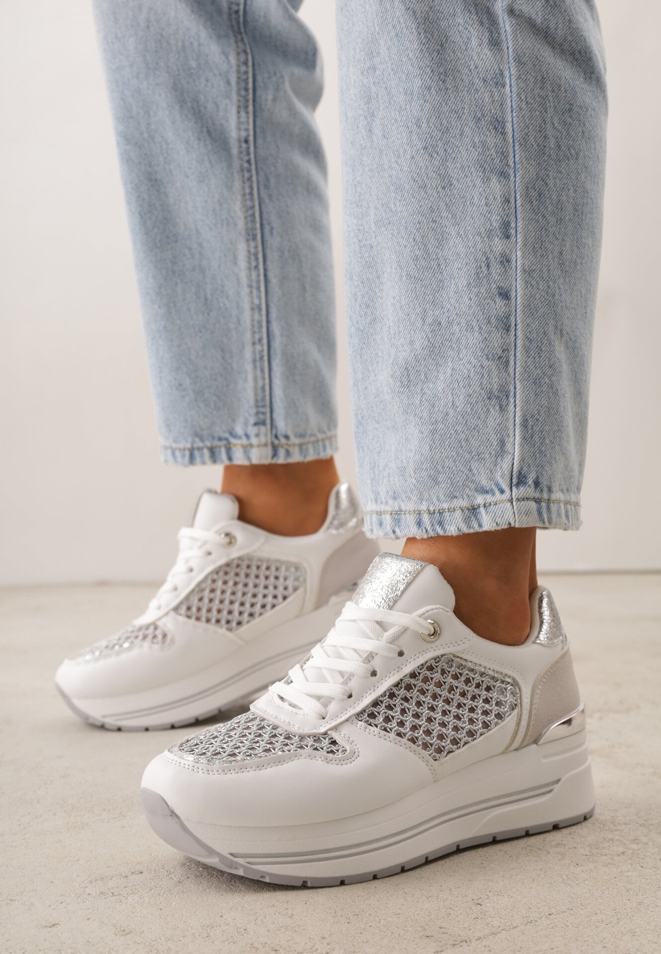 Sneakers Albi pe Talpă Groasă cu Inserții din Plasă și Metalice Sewtira