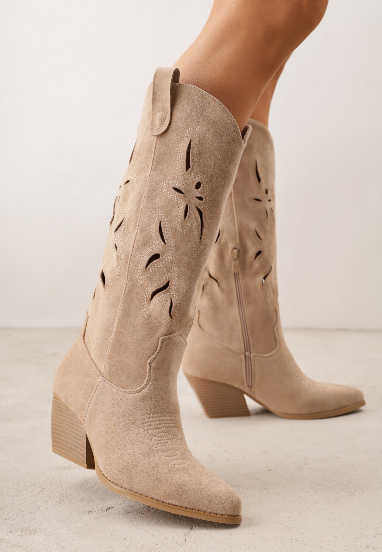 Cizme Cowboy Bej închis cu Toc Conic și Carâmb Perforat Tidanna