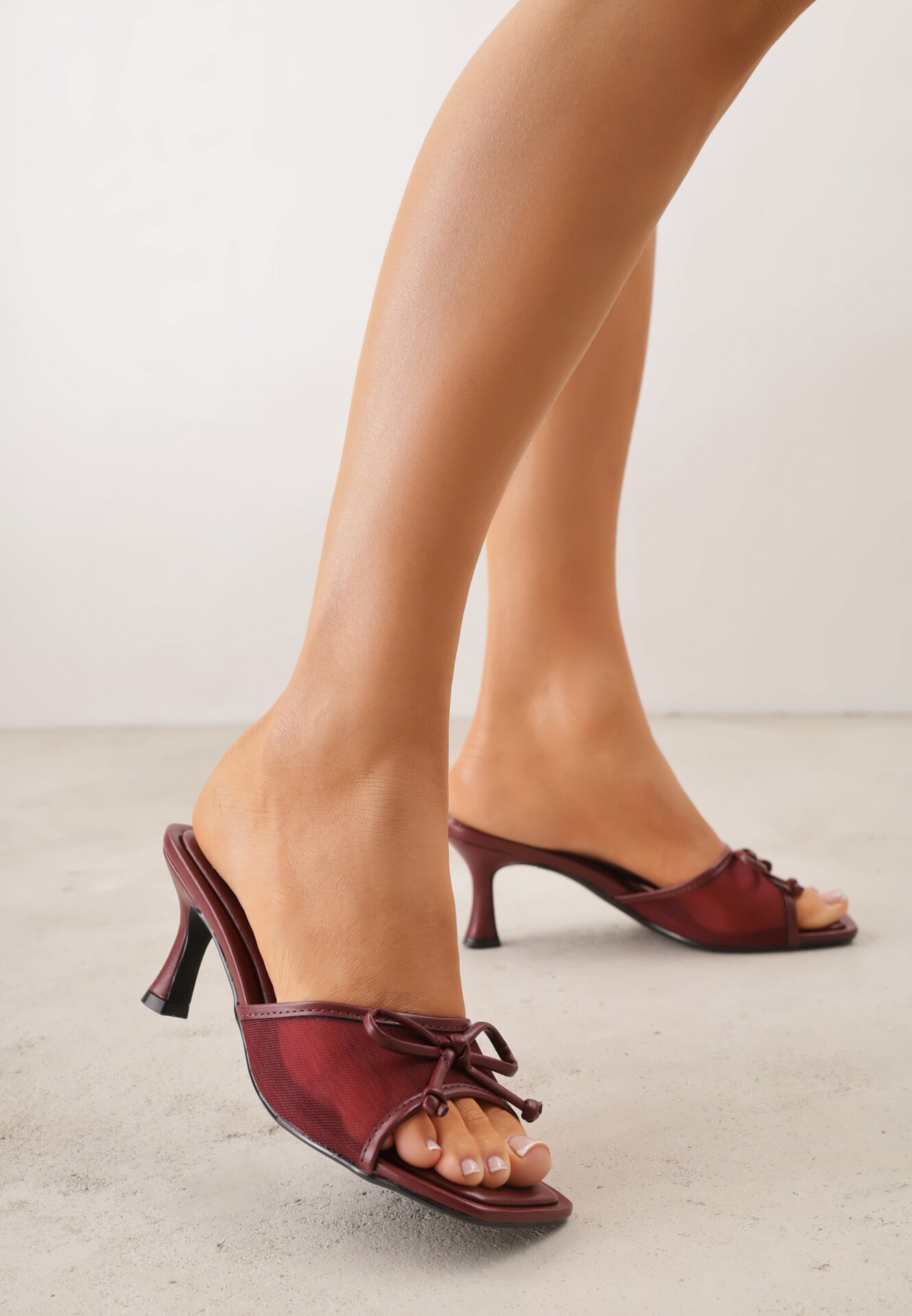 Papuci din plasă cu toc cui decorați cu fundă bordo-roșii Vikisae