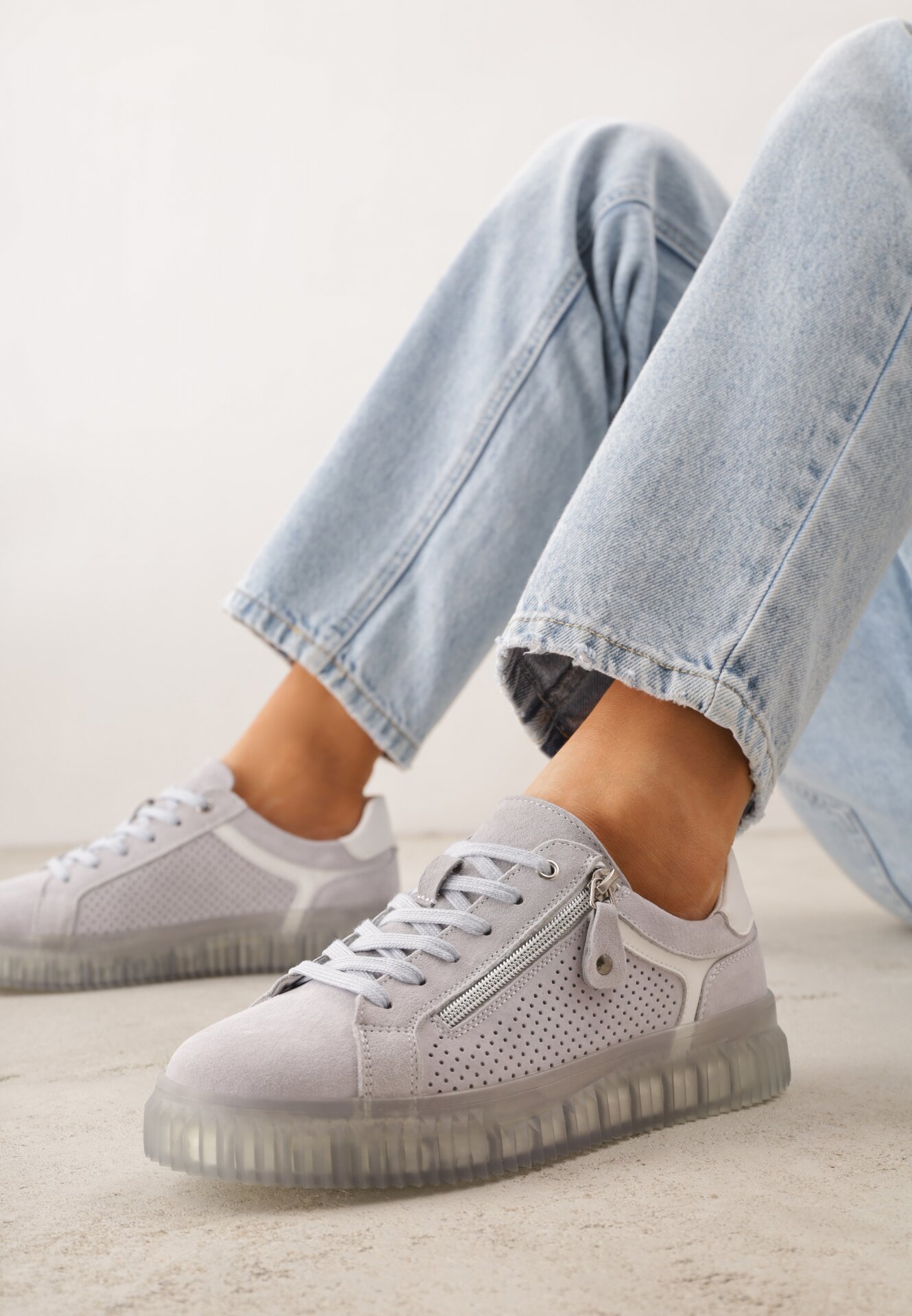 Adidași Albaștri din Piele întoarsă cu Fermoar Decorativ și Perforații și Brant din Piele Sewtena