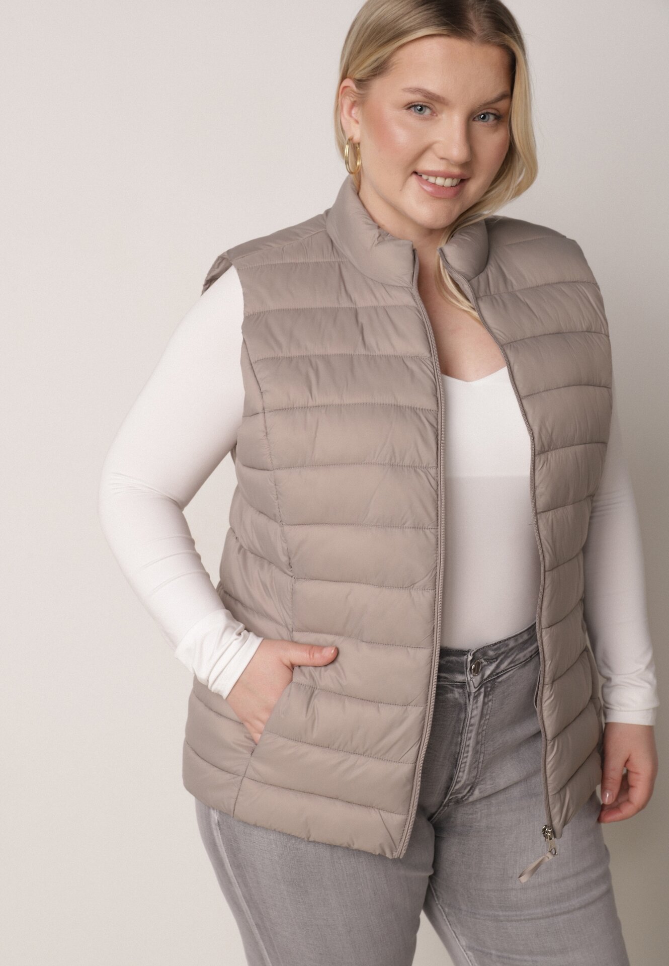 Vestă matlasată bej de tranziție cu guler înalt Edanwen