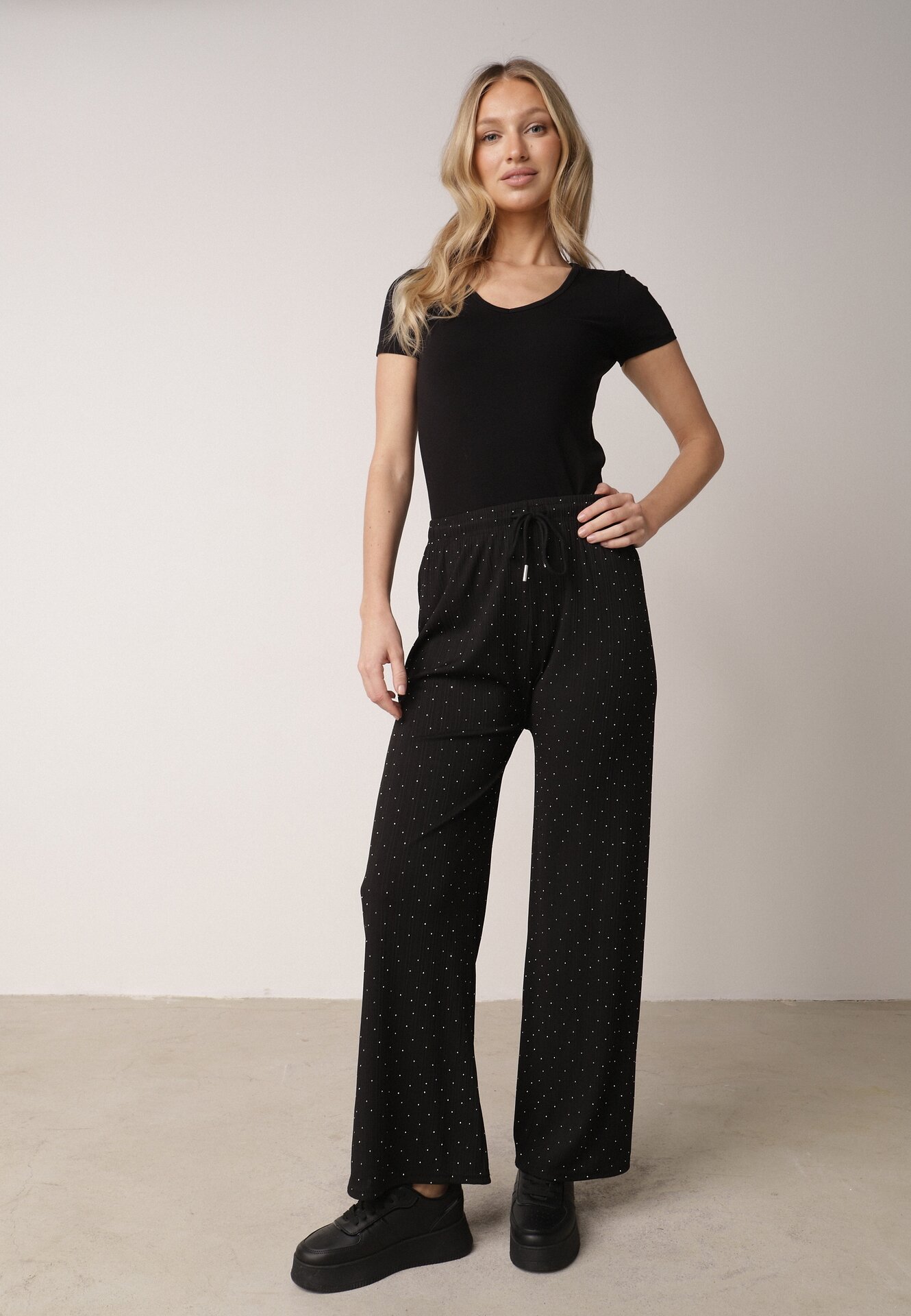 Pantaloni Negri Largi cu Bumbac Decorati cu Zirconii Azilene