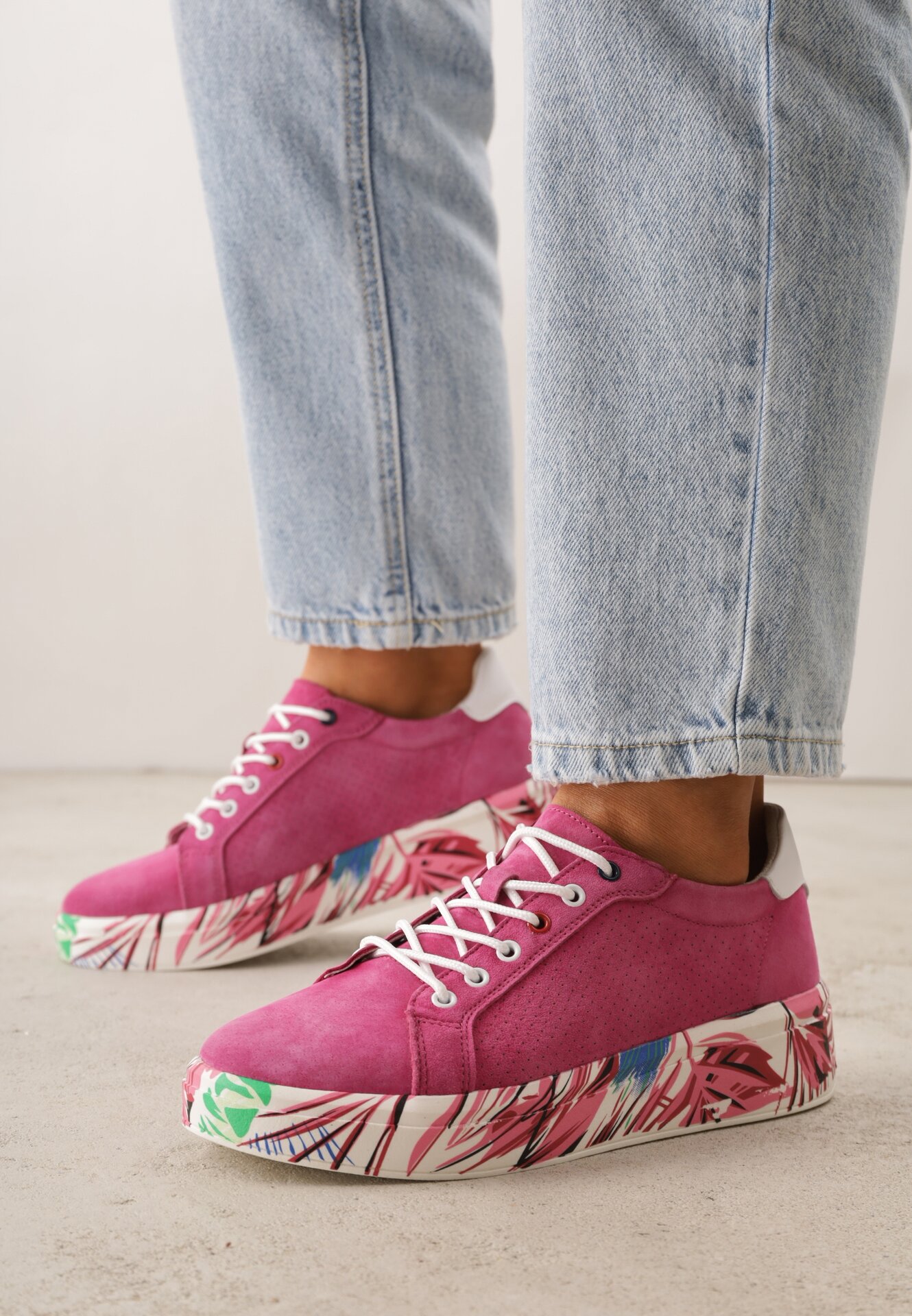 Adidași Fucsia din Piele Naturală cu Perforații și Motiv cu Pene Riosinda