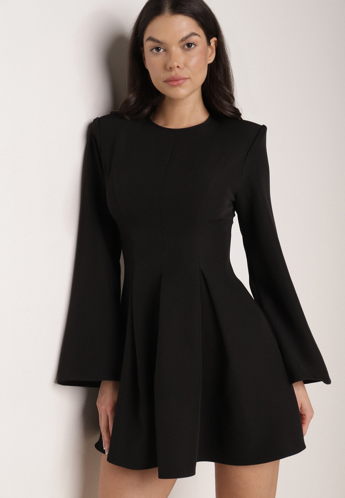 Rochie neagră VICES cu croi cloș cu mâneci ample Natemia