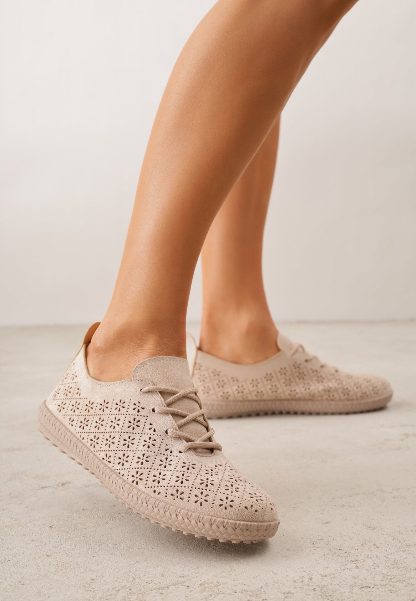 Teniși Bej închis cu parte superioară ajurată Tidella