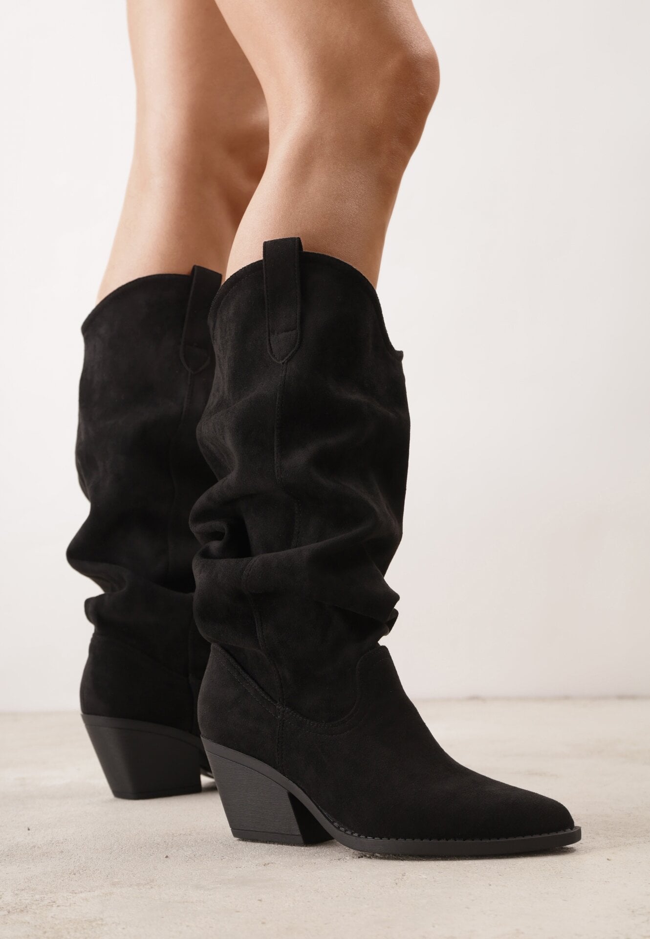 Cizme Cowboy Negre Netede din Imitație de Piele Întoarsă cu Toc Conic Karelia