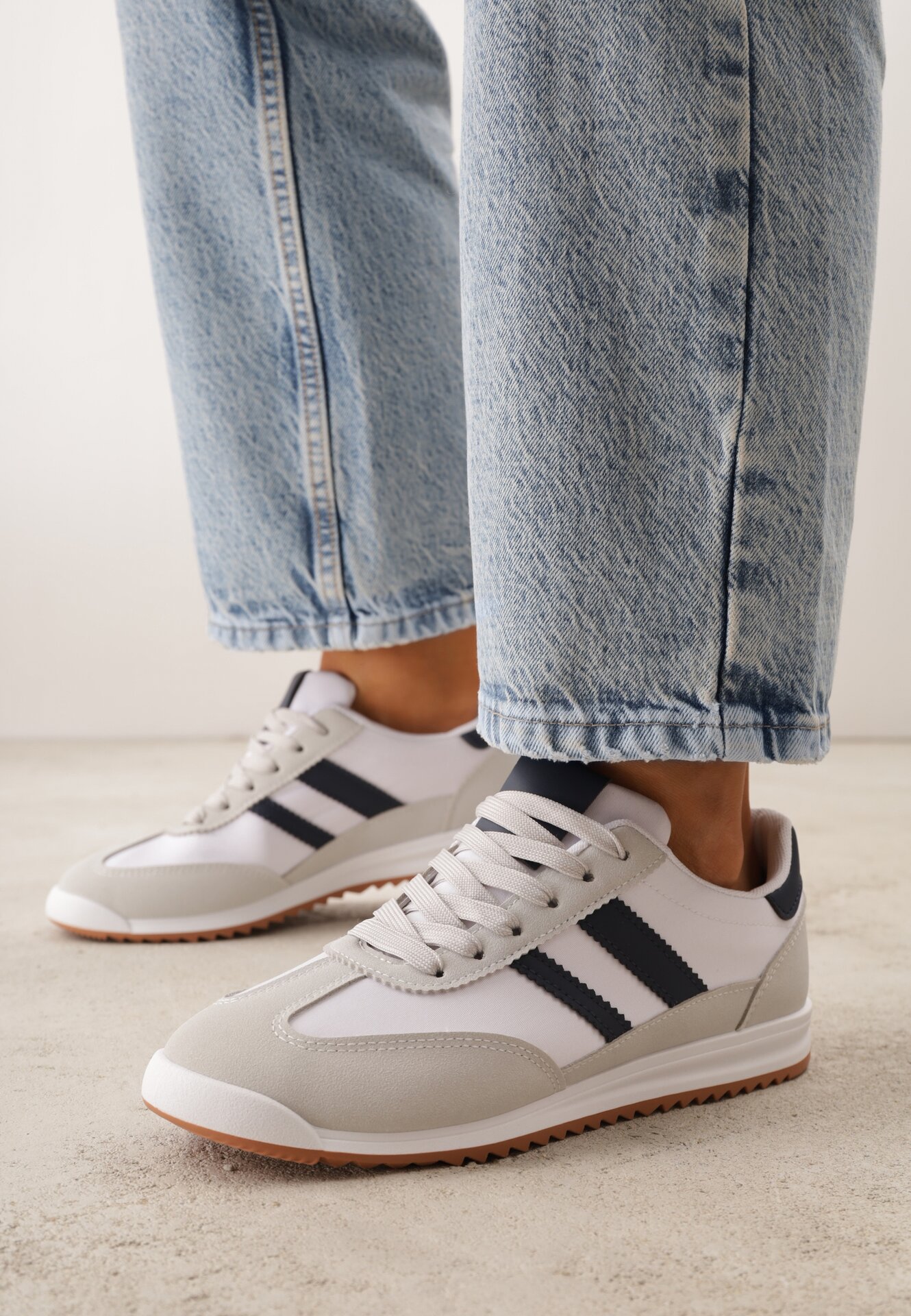 Adidași Albi cu Model Geometric Jannata