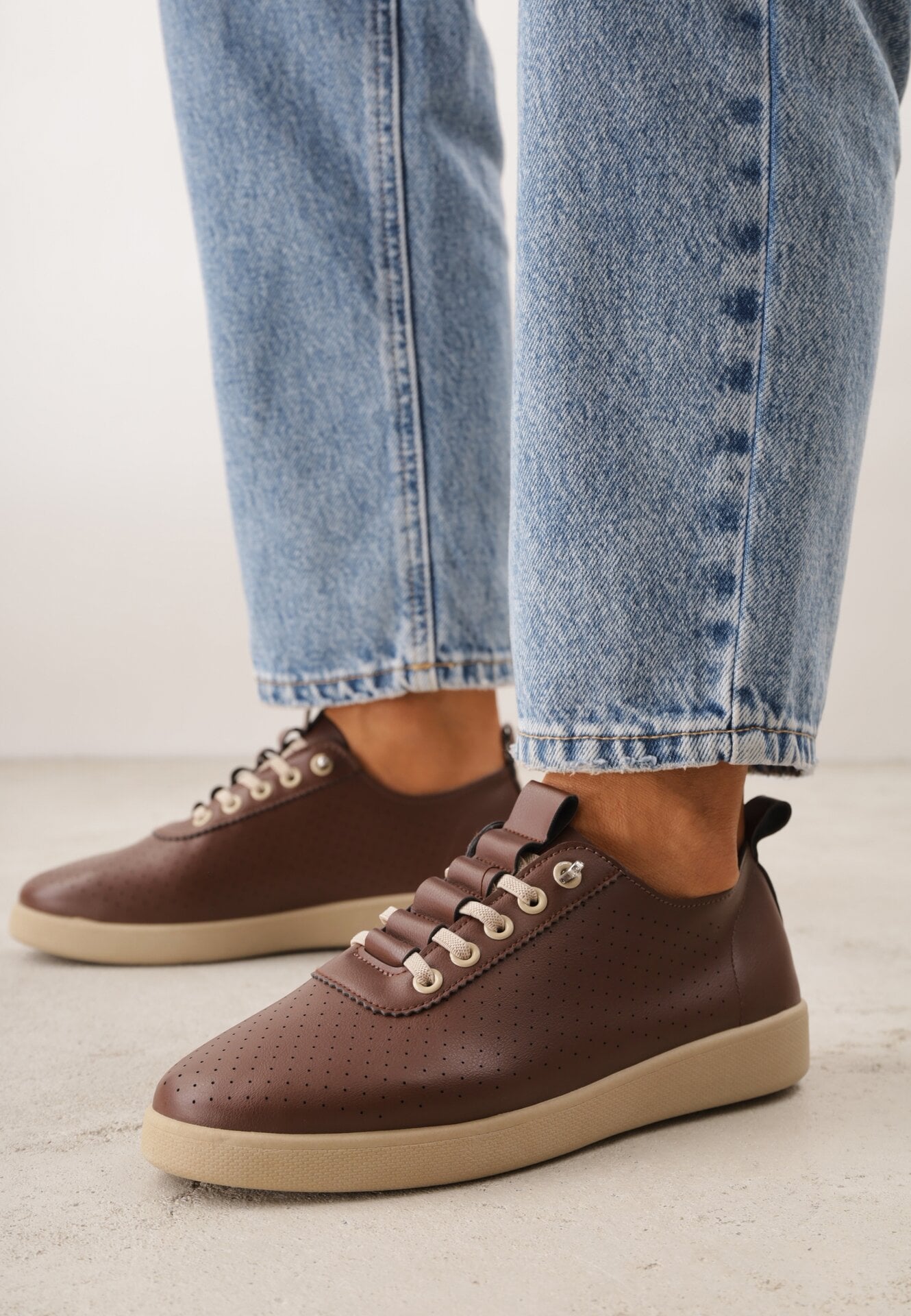 Tenisi Maro Slip-on cu Perforații și Talpă cu Bandă de Rulare Illanya