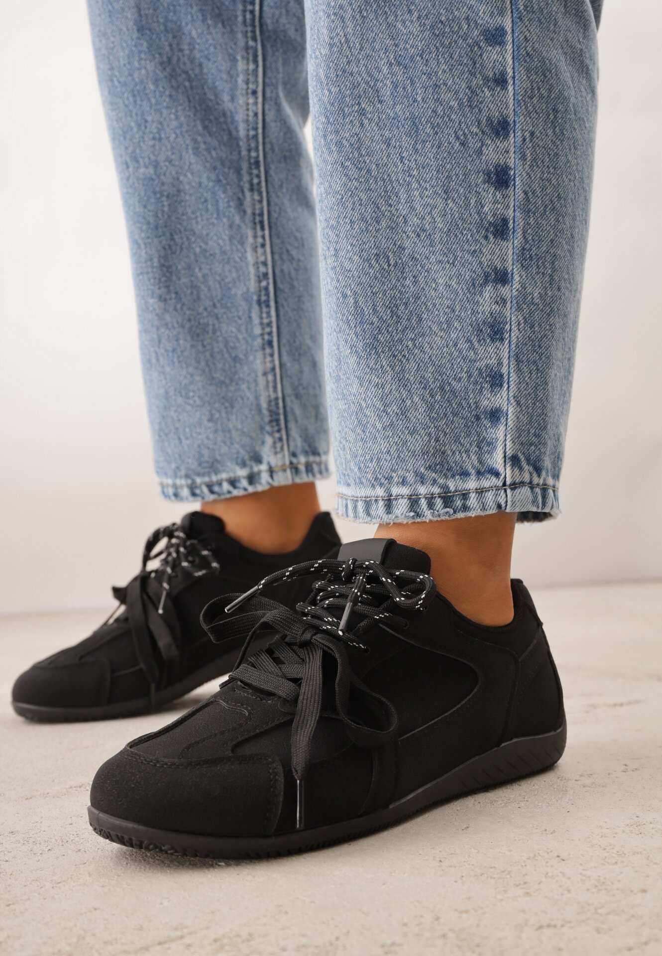 Sneakerși Negri Decorați cu cusături și șireturi duble Coraera