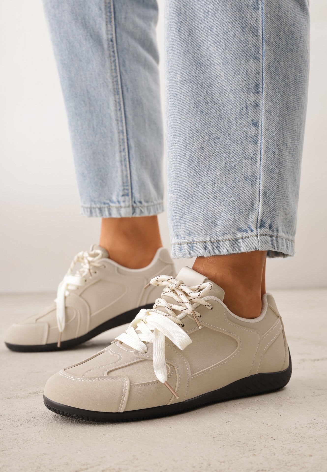 Sneakers Bej Decorați cu cusături și șireturi duble Coraera