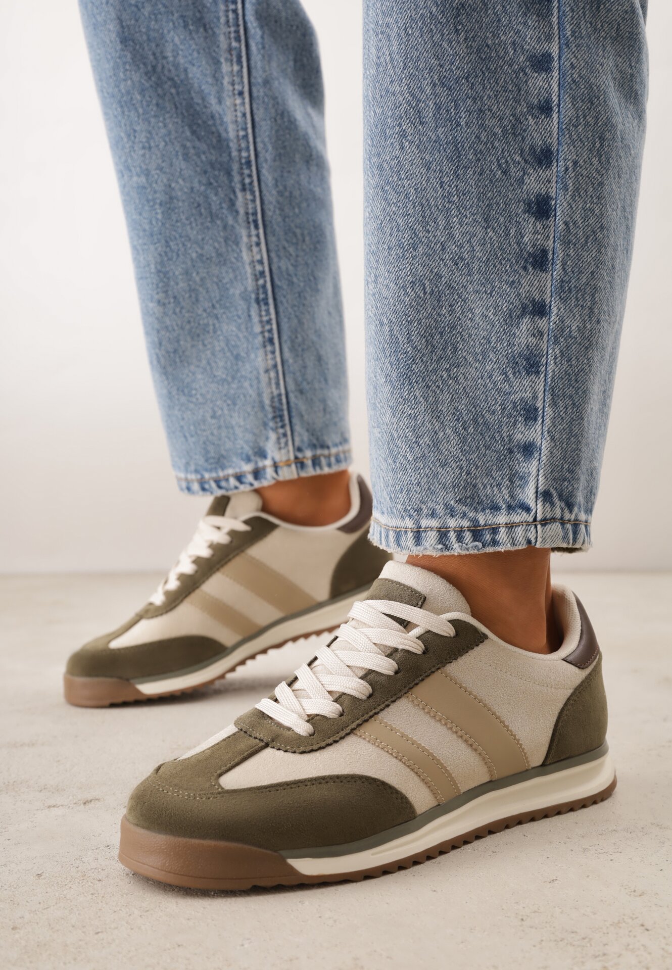 Adidași Verzi cu Două Benzi Evilirea