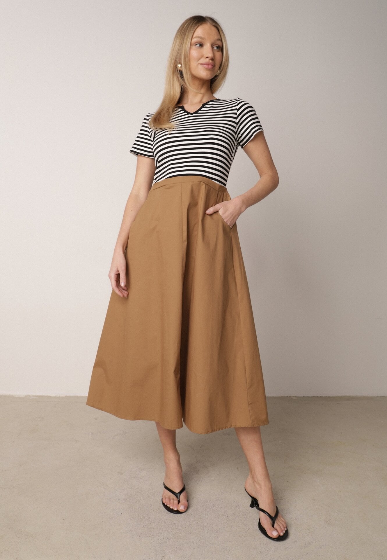 Rochie Cloș Negru-Bej din Bumbac Care imită Bluză în Dungi și Fustă Chathusa